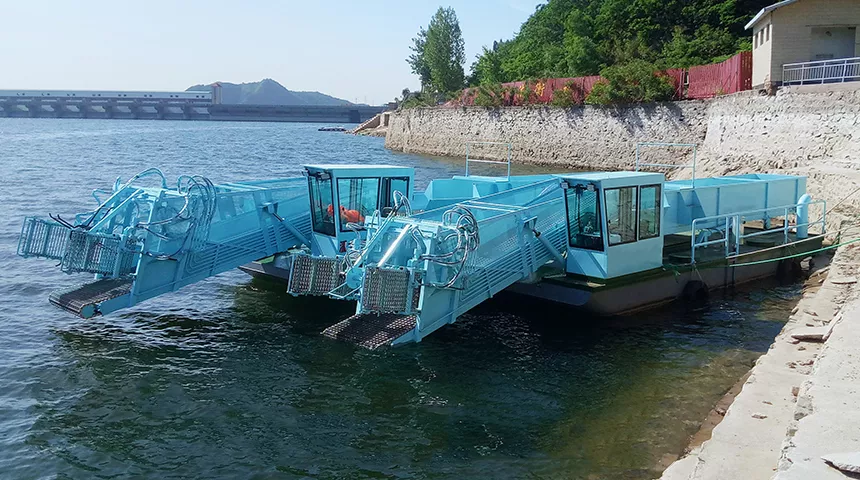 蓝藻浮萍打捞船