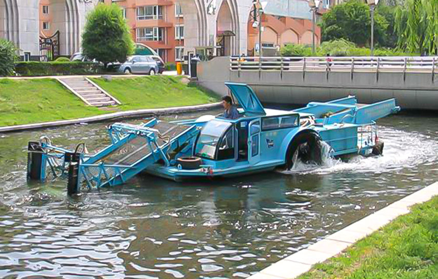 我公司的水面保洁船，针对不同水质和污染物类型，有哪些适配性调整方案？ 